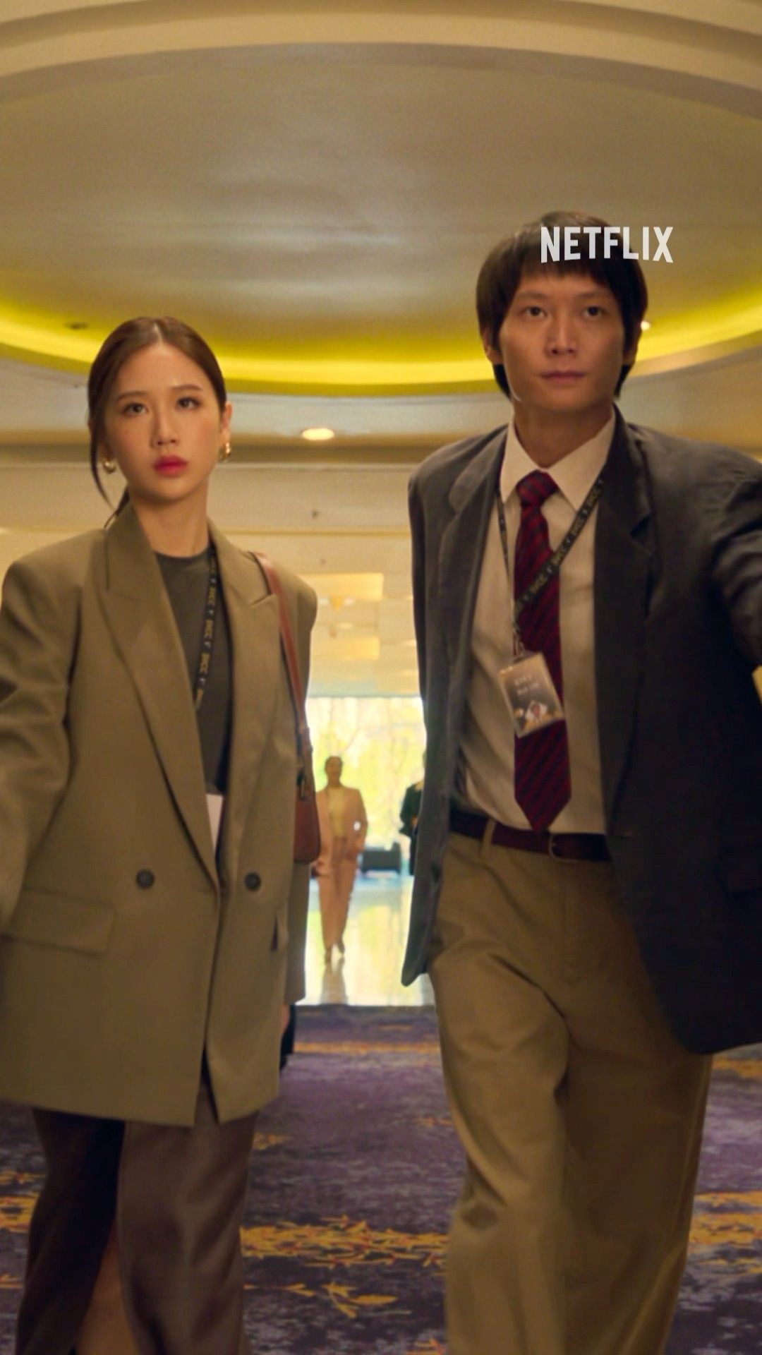 เมื่อแมลงวันคิดจะงัดกับยักษ์ใหญ่ 'สงคราม ส่งด่วน' นี้ใครจะชนะ ?? เจอกันเร็วๆ นี้ ที่ Netflix